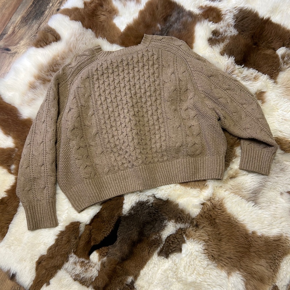 Cable knit crop sweater